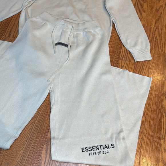 Essential set - Picture 4 of 8